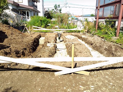 物置小屋束石施工（旭川近郊の工務店ならミヤザキホーム）